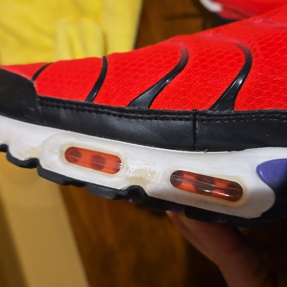 Nike Vibrant Red and Black Athletic Shoes Mens Size 12 - Picture 12 of 16